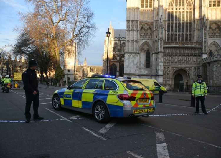 Atac cu cuțitul la Londra: Două victime și suspect reținut!