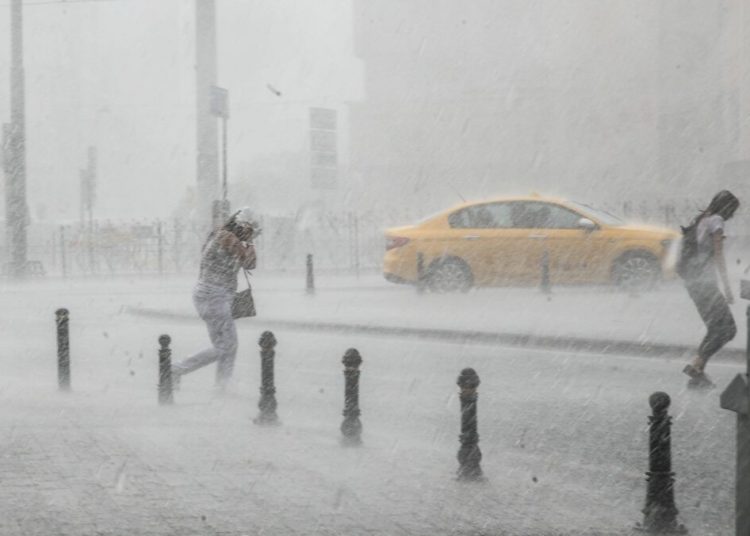 București sub ploi și vânt: prognoza meteo până sâmbătă!