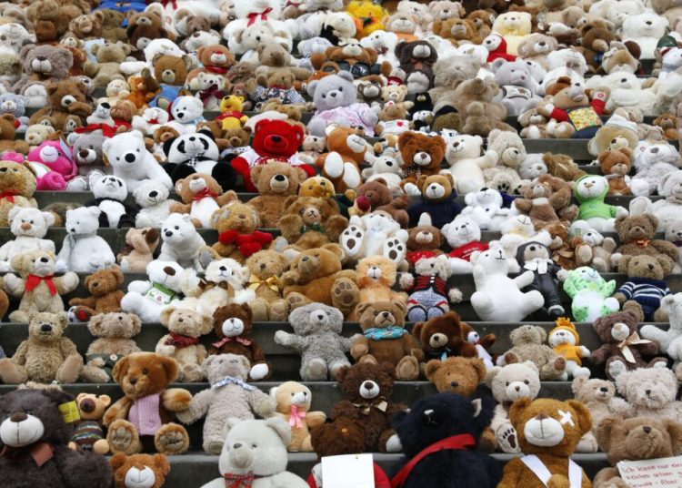Zeci de mii de ursuleți de pluș în DC: un apel disperat pentru copiii ucraineni!