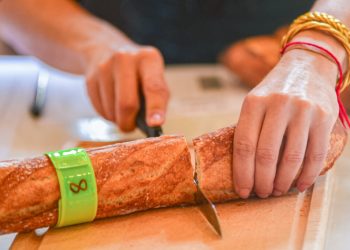 Bagheta franceză în criză: Cum ne schimbă obiceiurile alimentare!