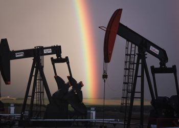 Prețul petrolului ajunge din nou la nivelul din prima zi a războiului cu Iranul!