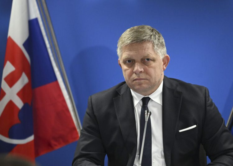 Premierul slovac, blocat în zbor spre Moscova de două țări UE!