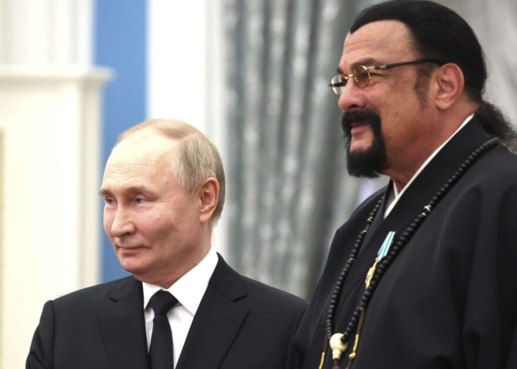 Ucraina demască rețeaua de arme pentru Steven Seagal și aliații pro-ruși