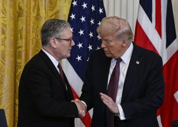 „Premierul britanic explodează: ‘M-am săturat de Trump și Putin!’”