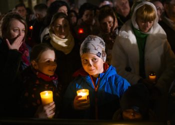 Sondaj INSCOP: 75% dintre români aleg slujba de Înviere acasă!