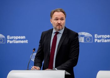 Criza petrolului: Comisia Europeană îndeamnă la munca de acasă!