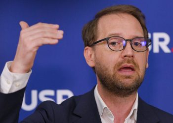 USR în criză: Alegeri anticipate, guvern minoritar sau opoziție?