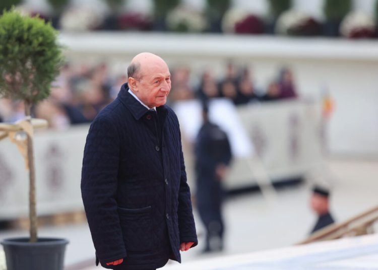 Băsescu: Raţionalizarea carburantului, soluția pentru evitarea crizei!