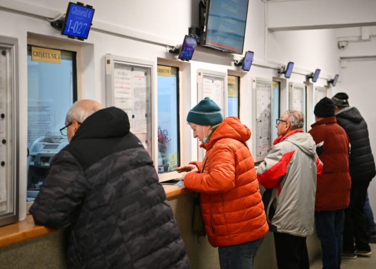 Legea salarizării bugetarilor: Se taie sporuri vitale, inclusiv hrana!