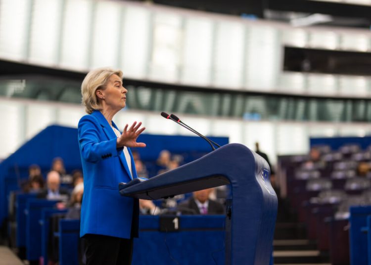 Parlamentul European aprobă buget record de 2 trilioane de euro!