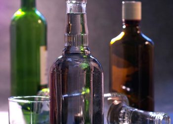 Pericolul alcoolului contrafăcut de Paște 2026: Avertisment crucial!