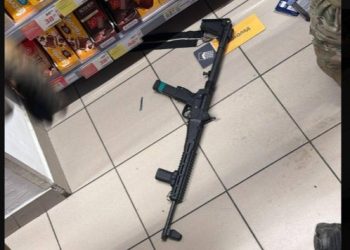 Alertă la Kiev: Bărbat cu mitralieră umblă liber prin cartier!