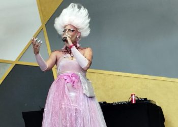 Beni Mihai: De la corul bisericesc la superstarul Drag Queen al anilor ’80!