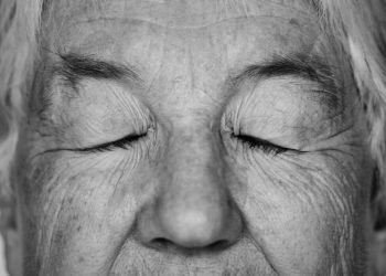 Vaccinul antigripal: Doza mare poate proteja împotriva Alzheimer!