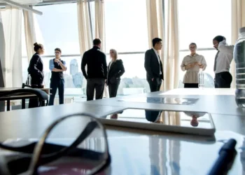 Concedieri masive în IT: AI transformă piața muncii, dar cum?