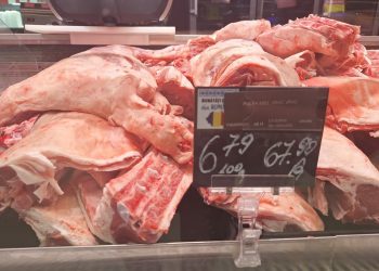 Prețul coșului de Paște 2026: scumpiri la miel, porc și ouă!