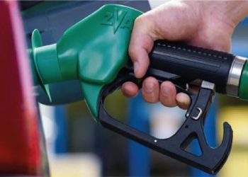 Armistițiul SUA-Iran: Prețul țițeiului scade cu 15%! Ieftinire carburanți în România?