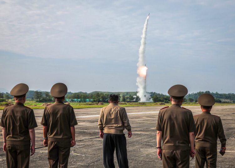 Coreea de Nord șochează: lansare-test de rachetă balistică!