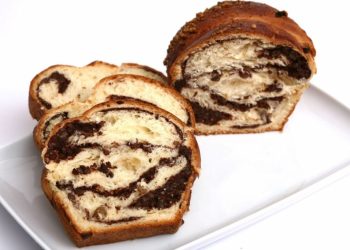 Cozonacul de Paște 2026: De ce plătim mai mult, deși ingredientele s-au ieftinit?