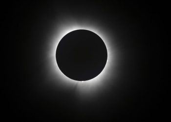 Eclipsă totală de soare pe 12 august: Unde să o vezi live!