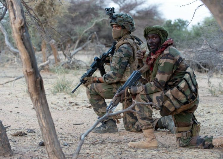 Mali în criză: atacuri coordonate de militanți și separatiști în orașe!