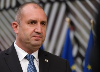 Fostul președinte prorus din Bulgaria conduce clar în alegeri!