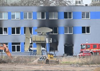 Reținuți doi polonezi în incendiul misterioșilor drone din Cehia!