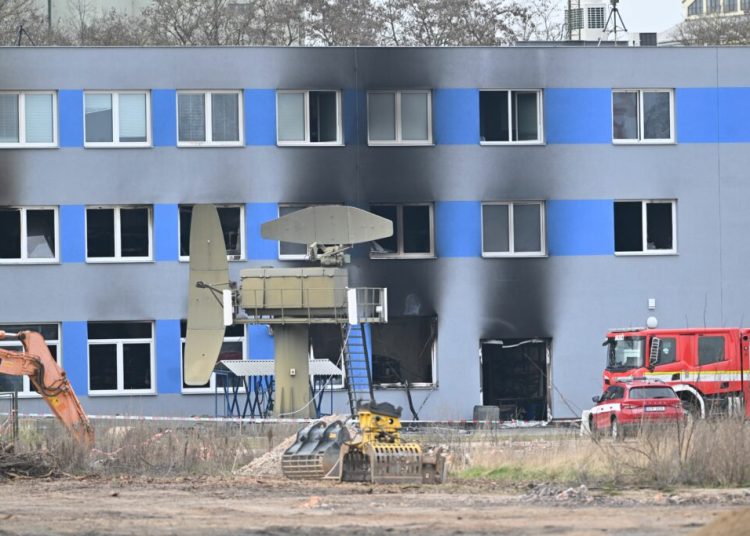 Reținuți doi polonezi în incendiul misterioșilor drone din Cehia!