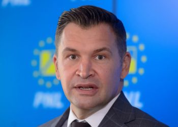 Stroe: CCR demontează populismul AUR privind românii pe terenuri