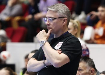 Rapid București se desparte de antrenorul echipei de handbal feminin!