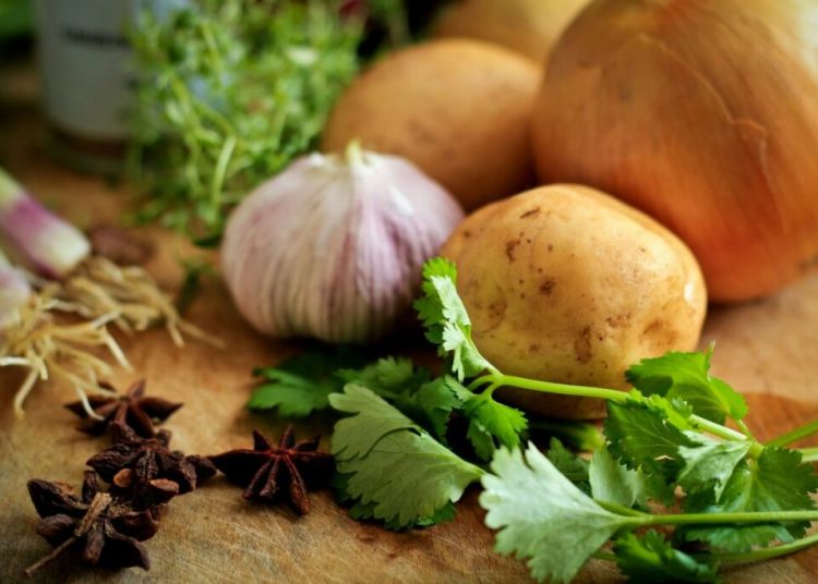 Deficitul comercial la fructe și legume scade surprinzător în 2025!