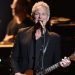Lindsey Buckingham, atacat cu o substanță misterioasă de o femeie!