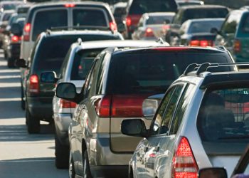 Accesul la Aeroportul Otopeni blocat după răsturnarea unei mașini pe DN1