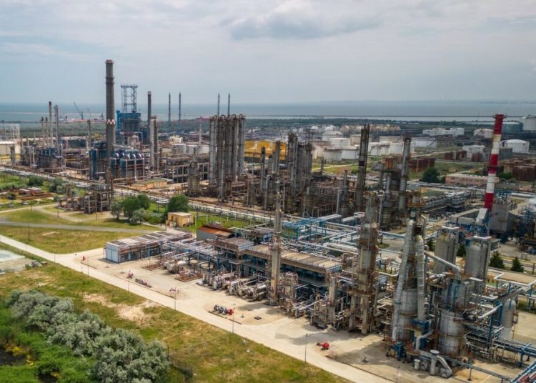 Rafinăria Petromidia își revine și funcționează la capacitate maximă!