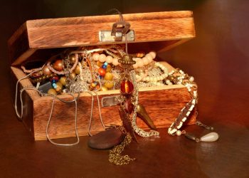 Muncitorii din Cehia descoperă o comoară de aur sub o autostradă!