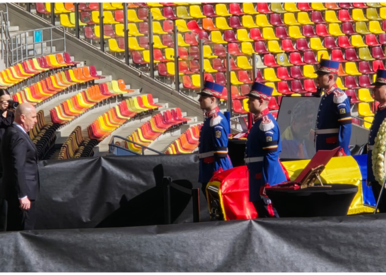 Ilie Bolojan și politicienii aduc un ultim omagiu lui Lucescu