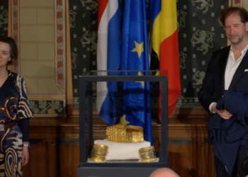 Descoperire istorică: Coiful de la Coțofenești și brățările dacice recuperate!