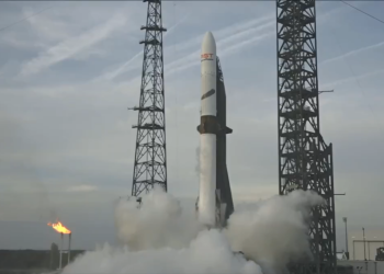 Blue Origin marchează prima aterizare a motorului New Glenn, o nouă provocare pentru SpaceX!