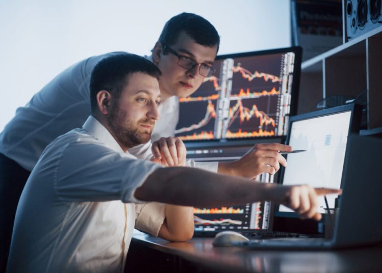 Bursele europene deschid stabil, dar tensiunile din Orientul Mijlociu amenință!