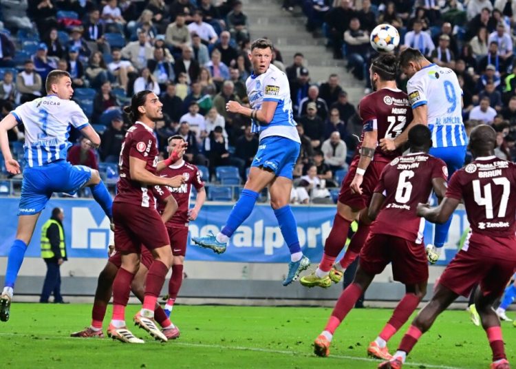 Universitatea Craiova învinge CFR Cluj și rămâne lider în Superligă!
