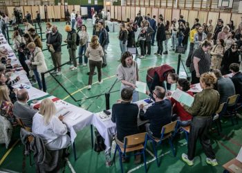 Tensiune la vot în Ungaria: Alerte cu bombă și amenințări șocante!