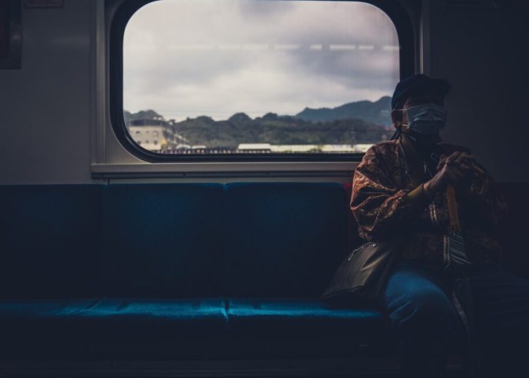 Psihologii dezvăluie motivele preferinței pentru singurătate în viața socială