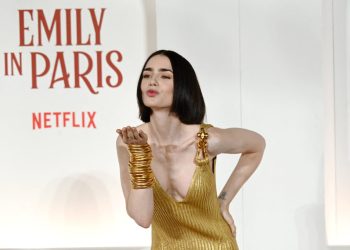 „Emily in Paris” se mută în Grecia! Premierul Mitsotakis e nerăbdător!