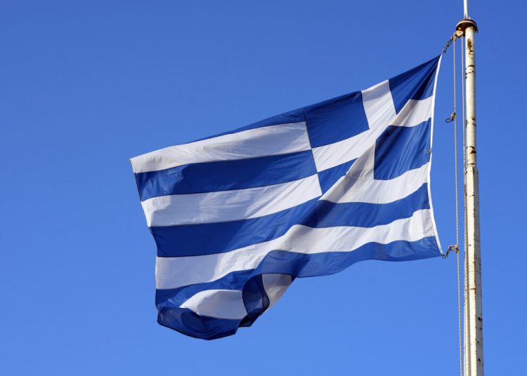 Grecia interzice șezlongurile și umbrelele pe plaje! Ce urmează?