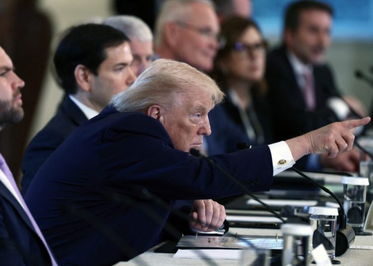 ExxonMobil și Chevron ignoră cererile lui Trump de a crește producția de petrol!