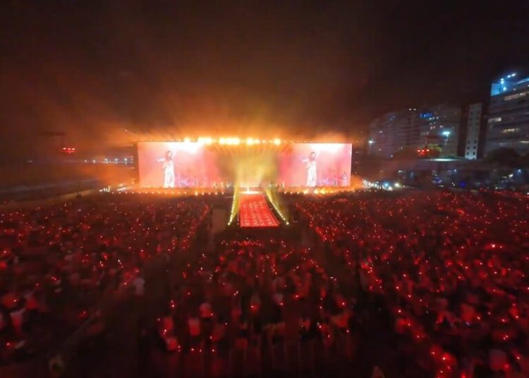 Shakira face istorie la Rio: concert epic pentru 2 milioane pe plaja Copacabana!
