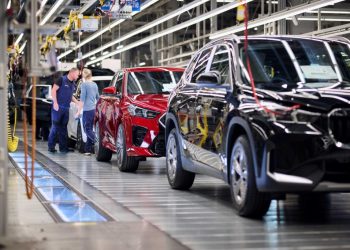 BMW Regensburg: 40 de Ani de Inovație și Performanță