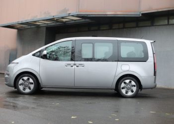Hyundai Staria Hybrid: Monovolumul Modern pentru Familii