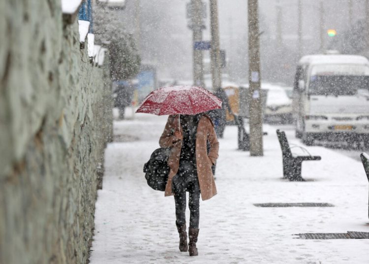 „Vremea rece revine: Frig, polei și viscol în toată țara” „Vremea rece revine: Frig, polei și viscol în toată țara”